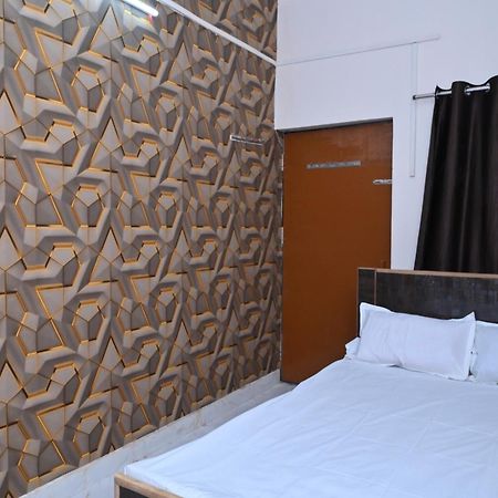Privyrooms Gorakhpur Exteriör bild