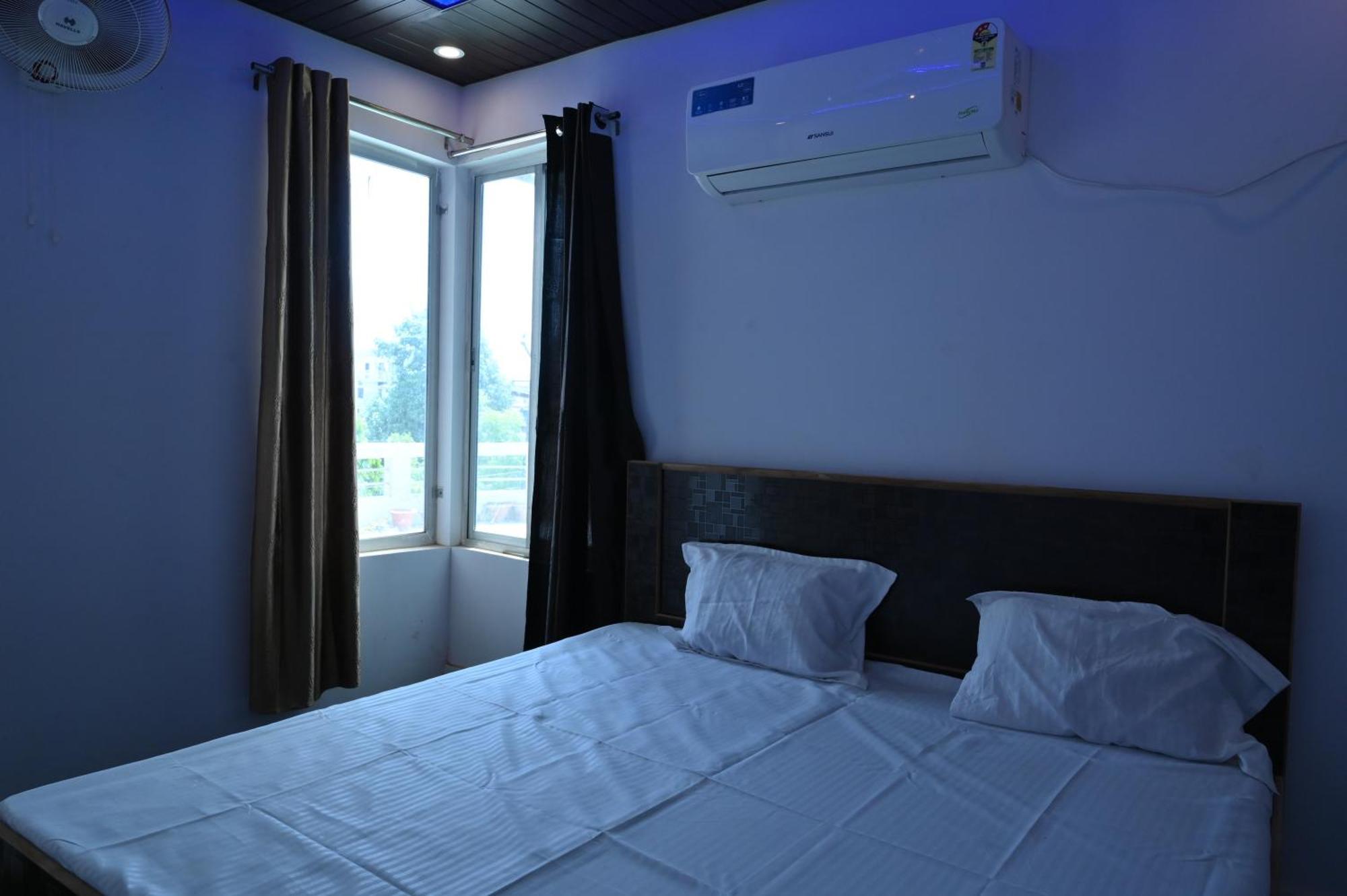 Privyrooms Gorakhpur Exteriör bild