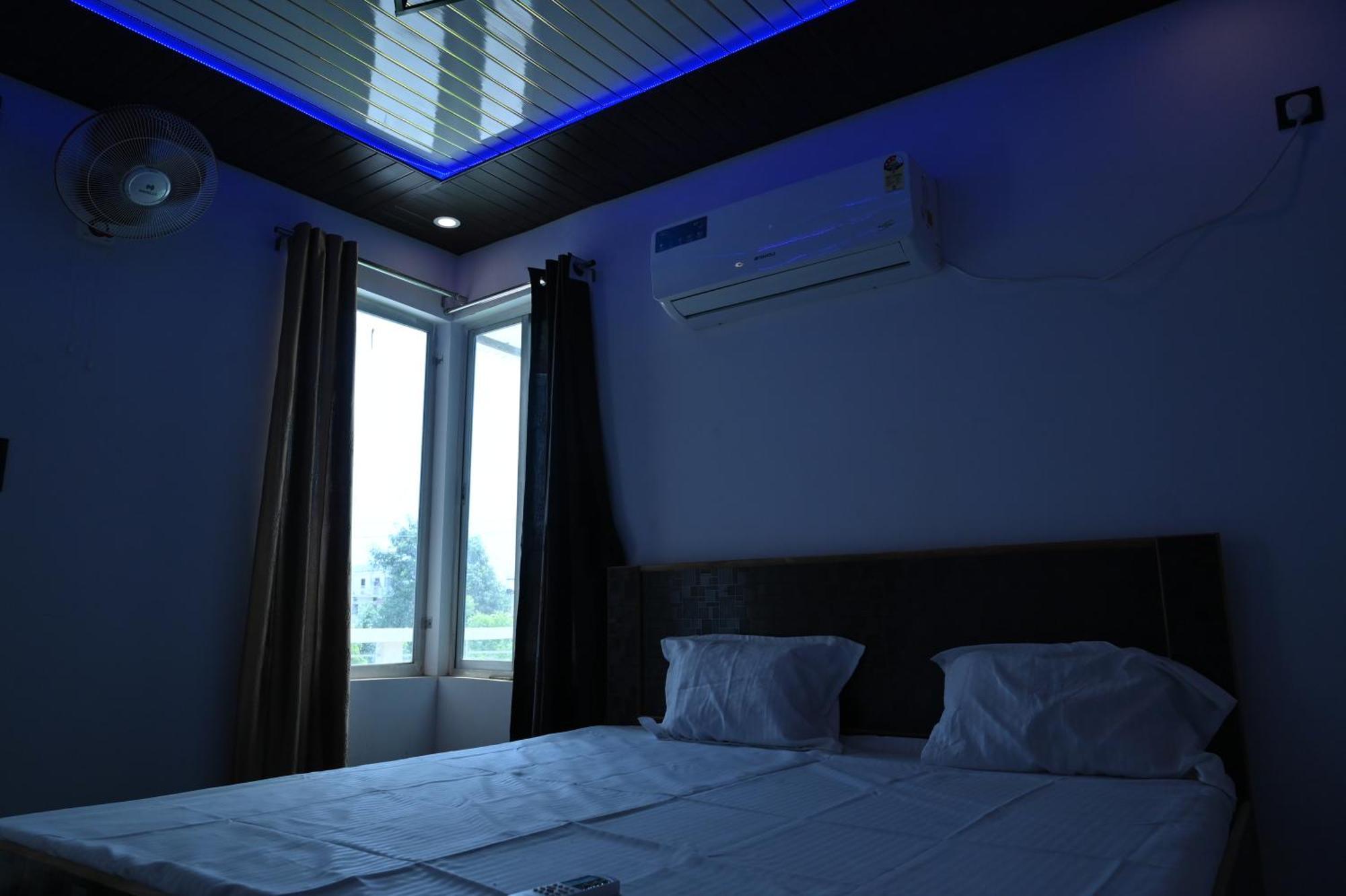Privyrooms Gorakhpur Exteriör bild