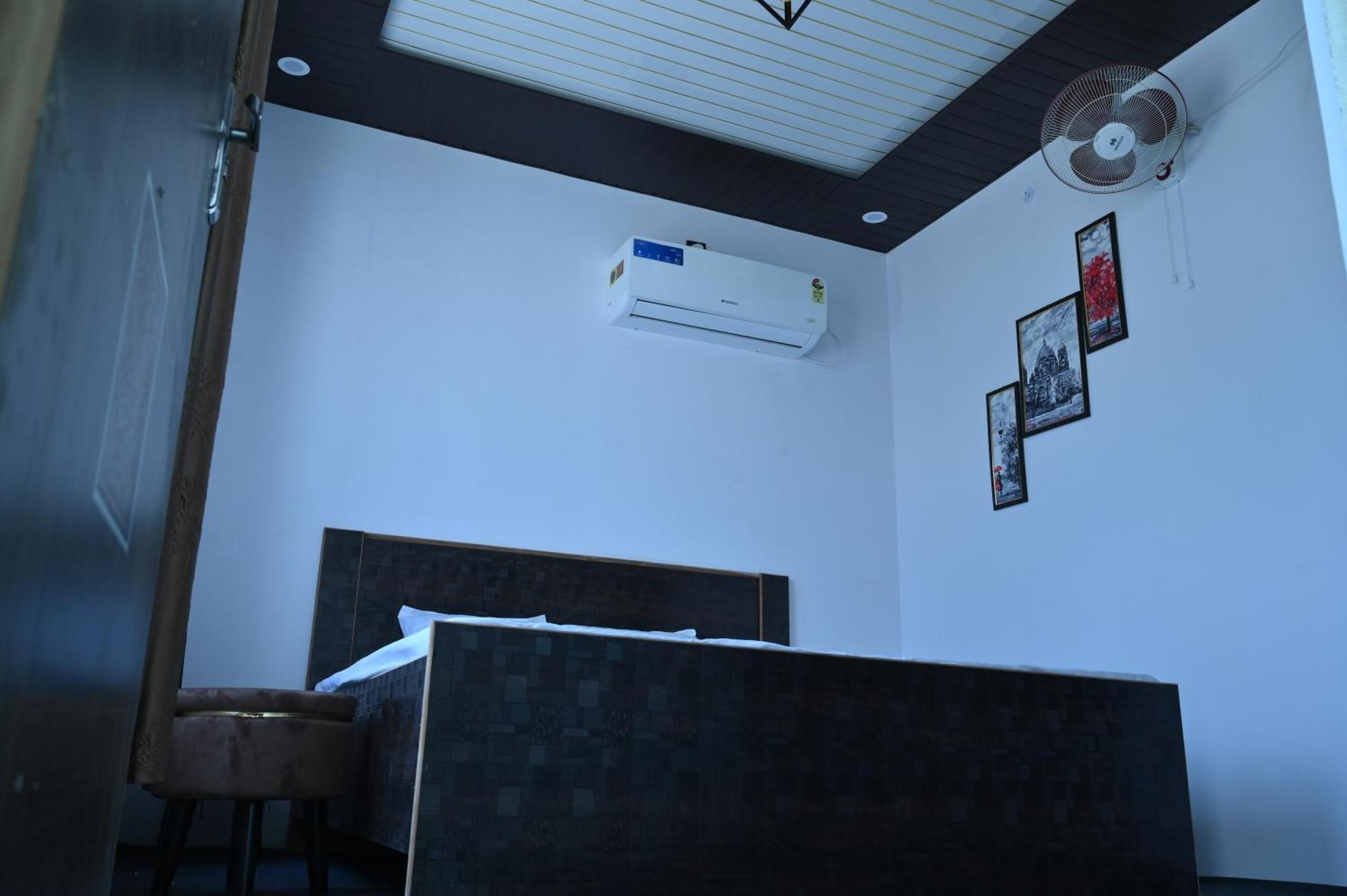 Privyrooms Gorakhpur Exteriör bild