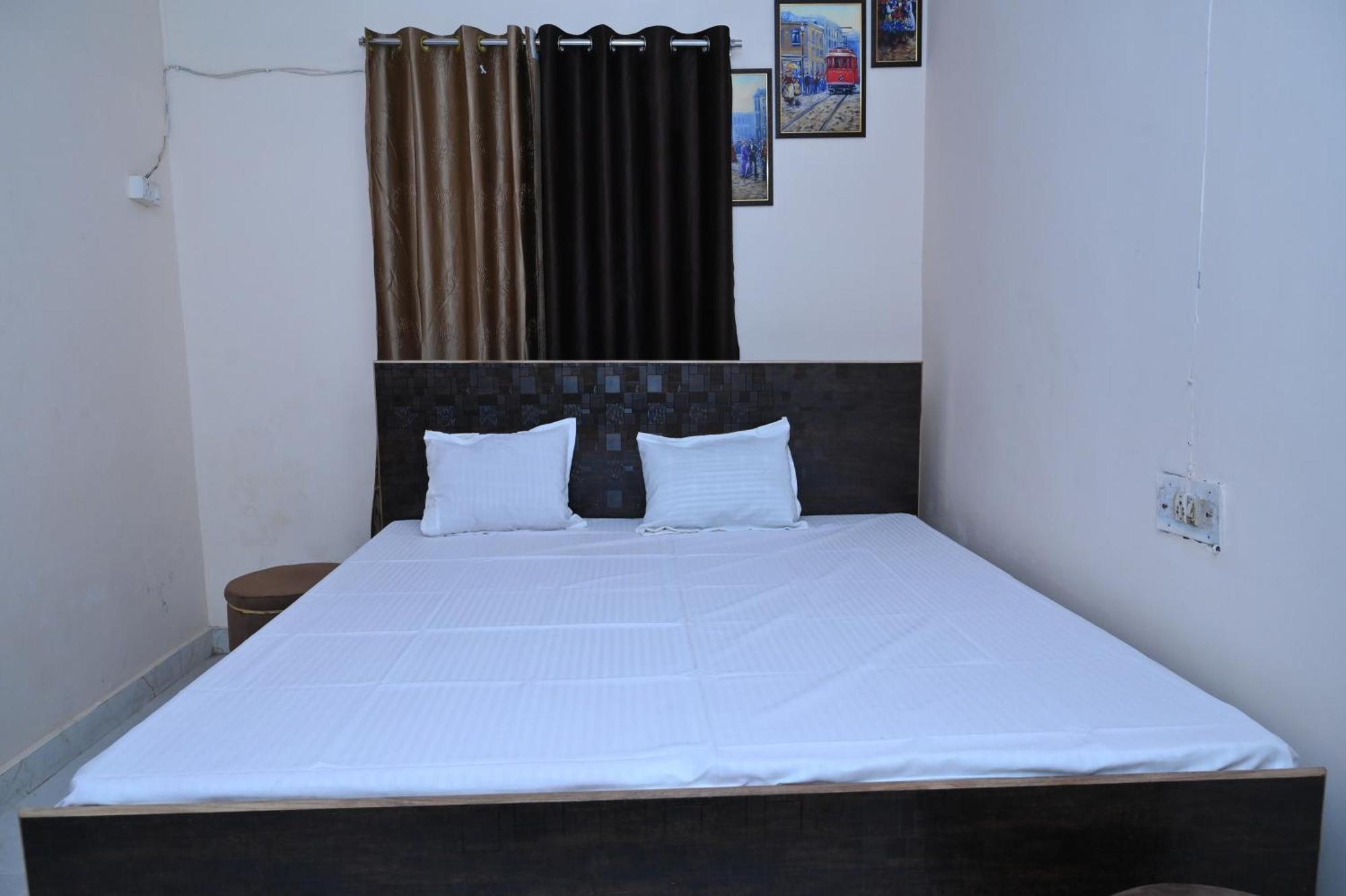 Privyrooms Gorakhpur Exteriör bild