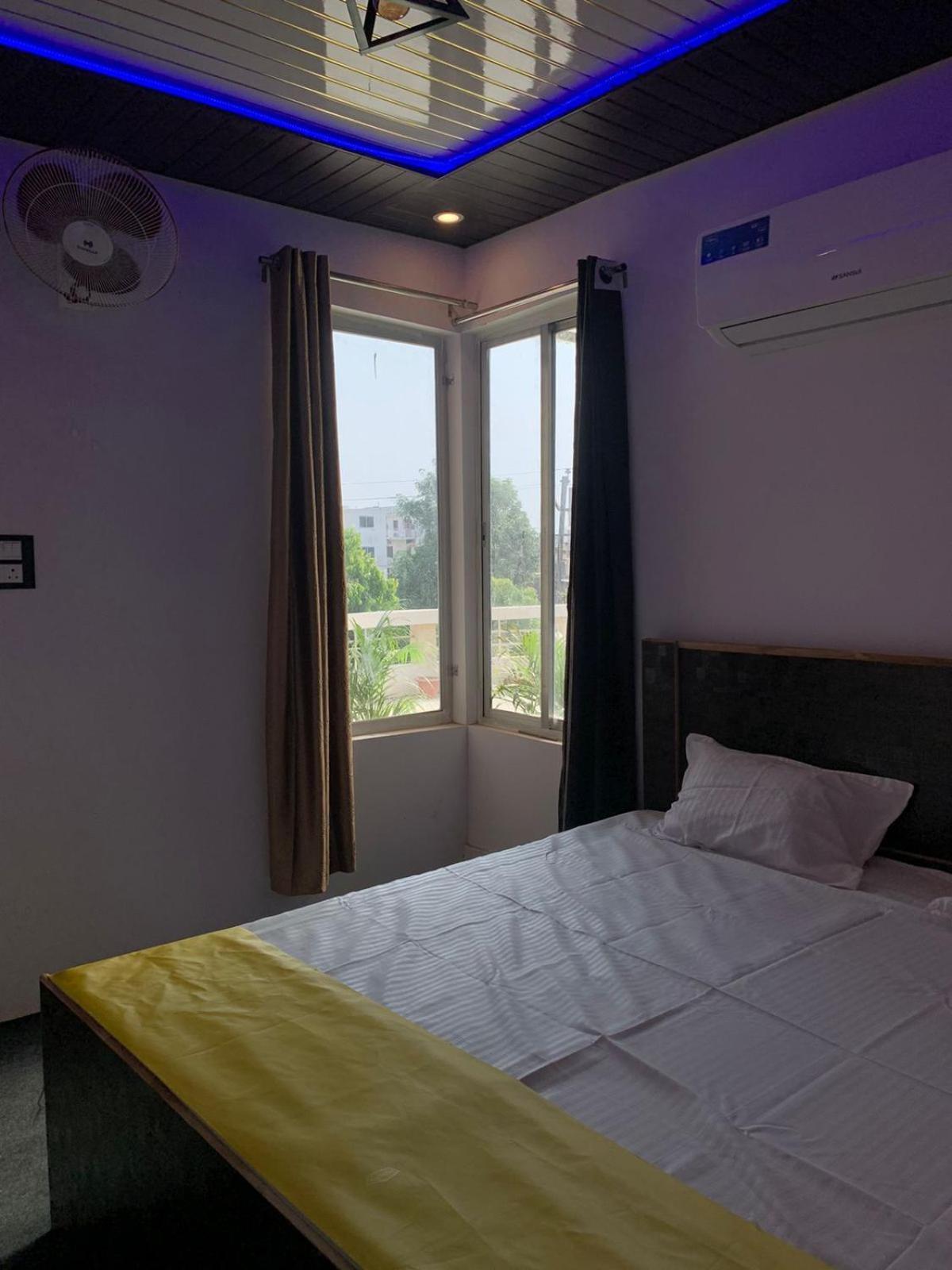 Privyrooms Gorakhpur Exteriör bild