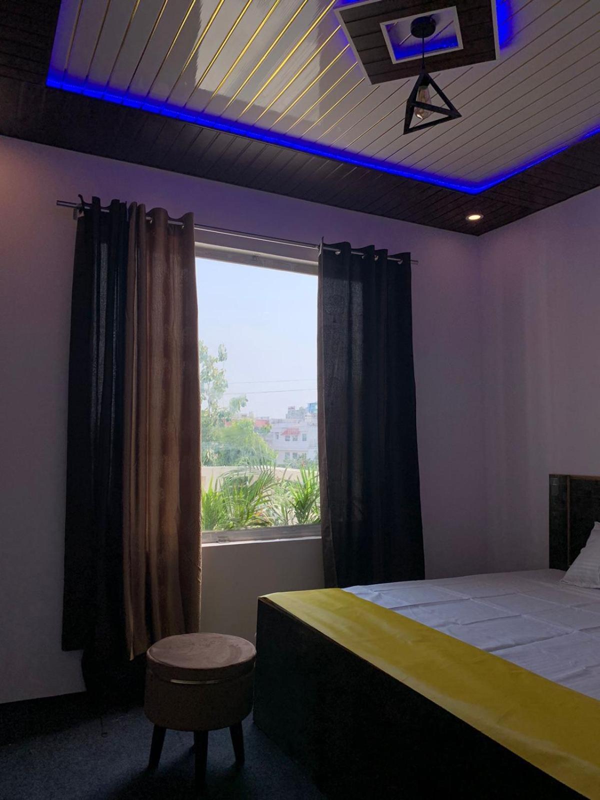 Privyrooms Gorakhpur Exteriör bild