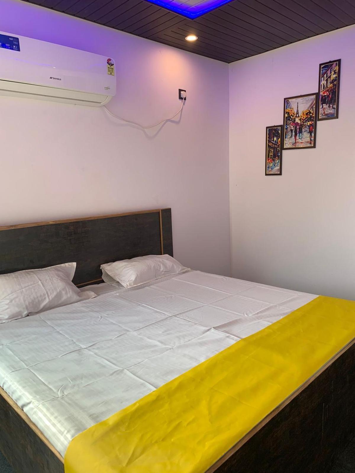 Privyrooms Gorakhpur Exteriör bild