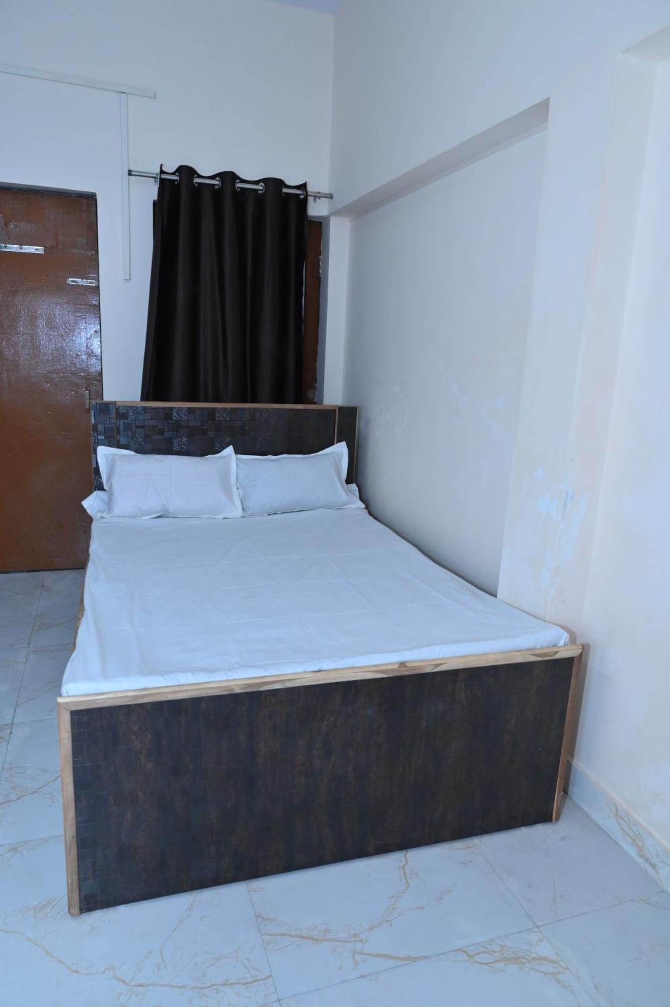 Privyrooms Gorakhpur Exteriör bild