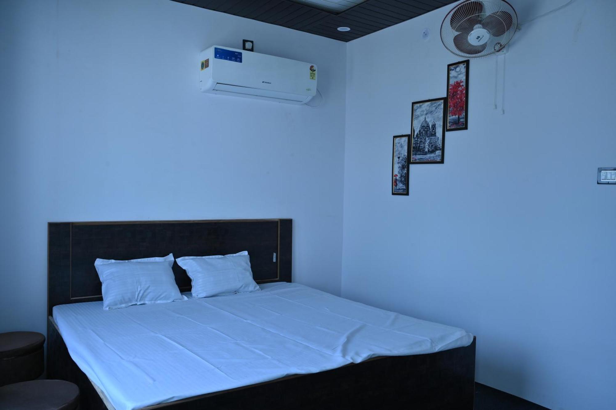 Privyrooms Gorakhpur Exteriör bild